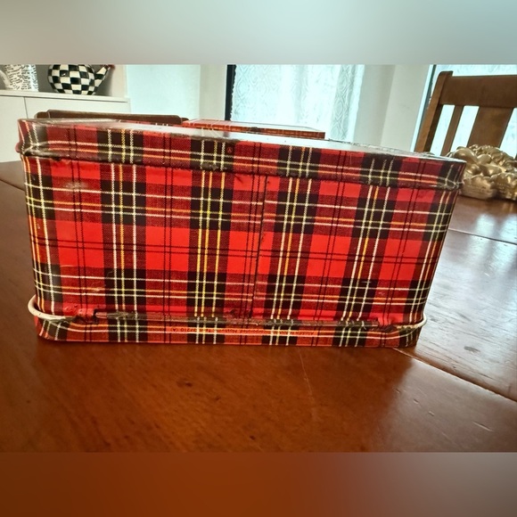 Plaid at Its Best!
Vintage Aladdin Heritage Red Plaid Metal Lunchbox - Picture 3 of 11